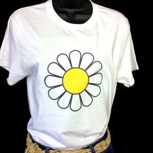 NEW Vintage Inspired Daisy Print T-Shirt